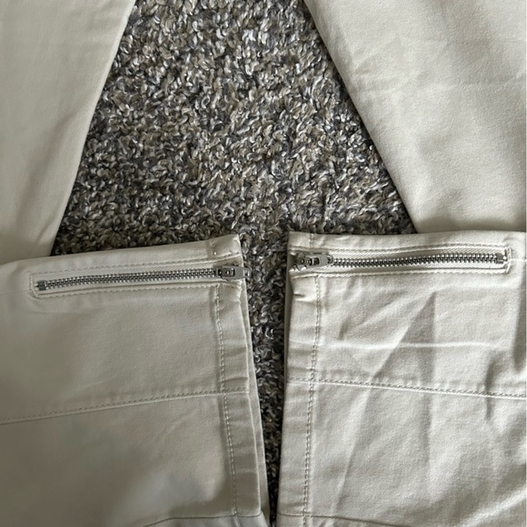 5/$25 J.Jill cream colored lightweight ankle pants size 10 Tall - Picture 9 of 12